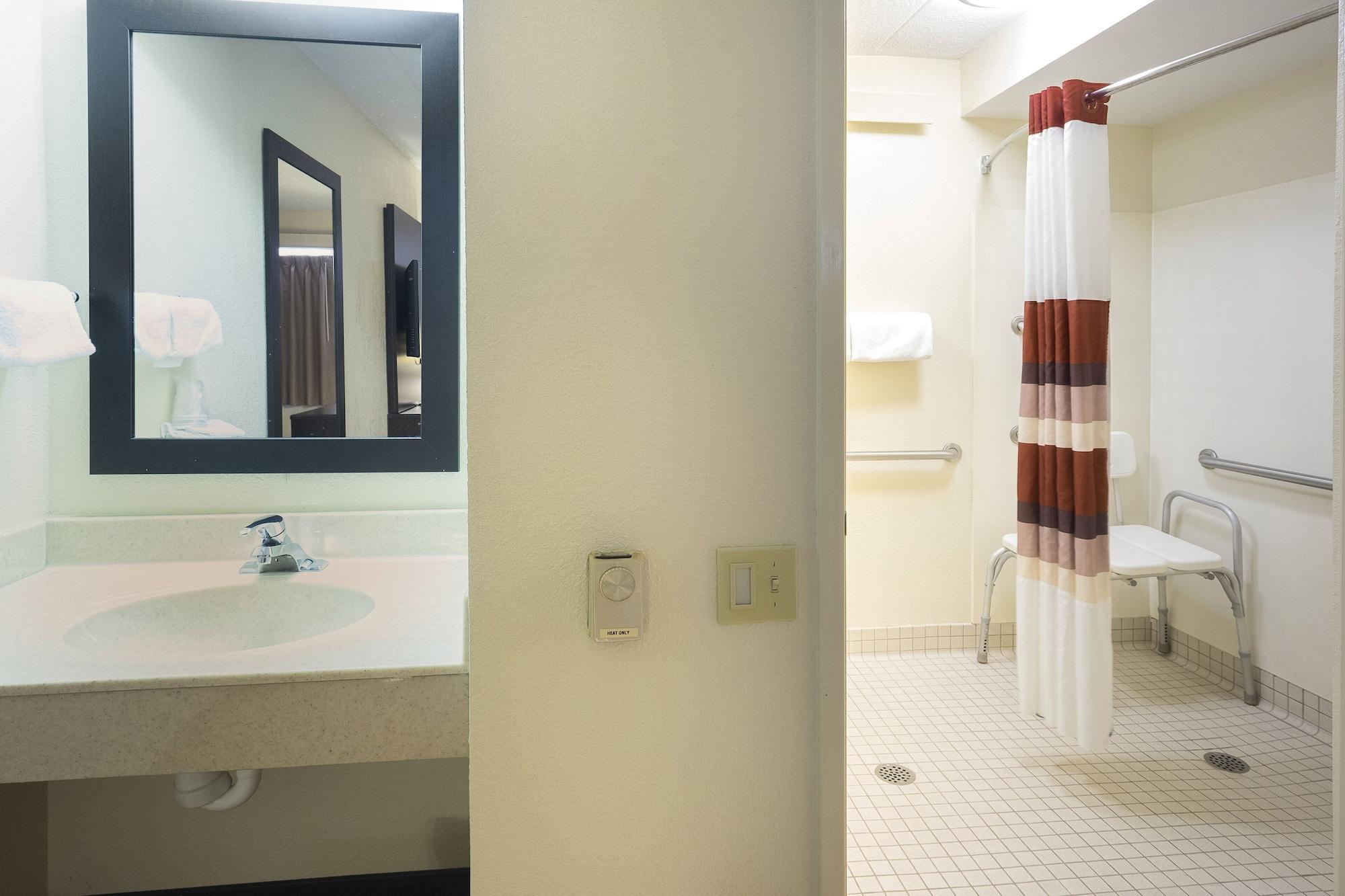 Red Roof Inn Plus+ Wilmington - Newark Кристиана Экстерьер фото