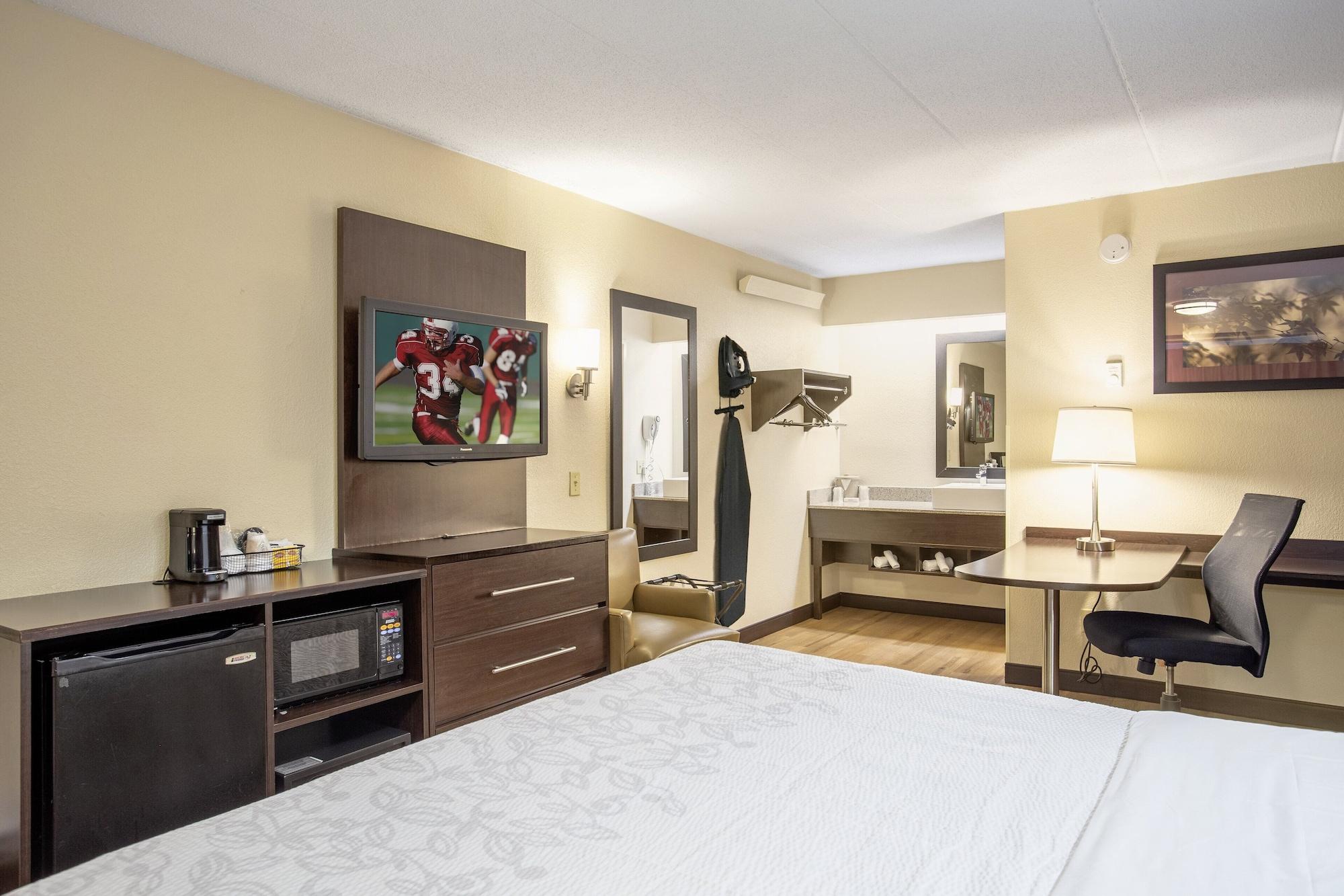 Red Roof Inn Plus+ Wilmington - Newark Кристиана Экстерьер фото