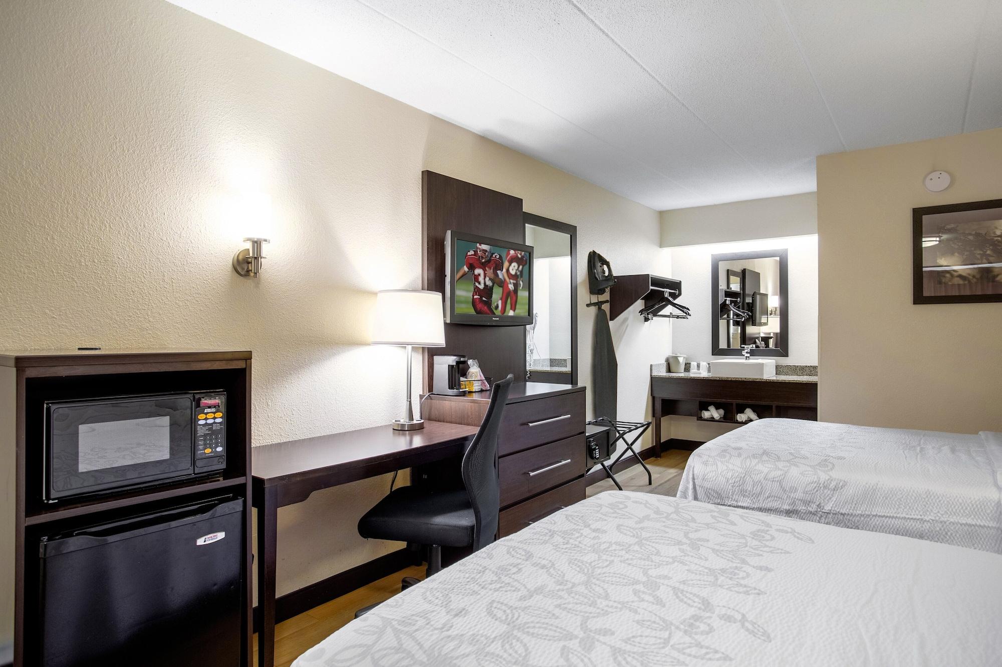 Red Roof Inn Plus+ Wilmington - Newark Кристиана Экстерьер фото