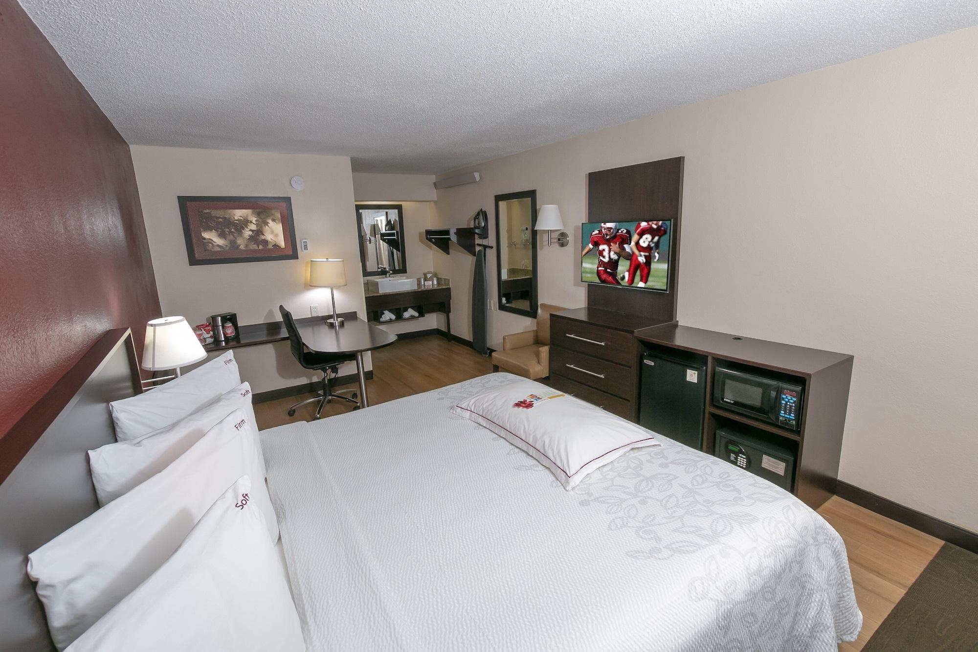 Red Roof Inn Plus+ Wilmington - Newark Кристиана Экстерьер фото