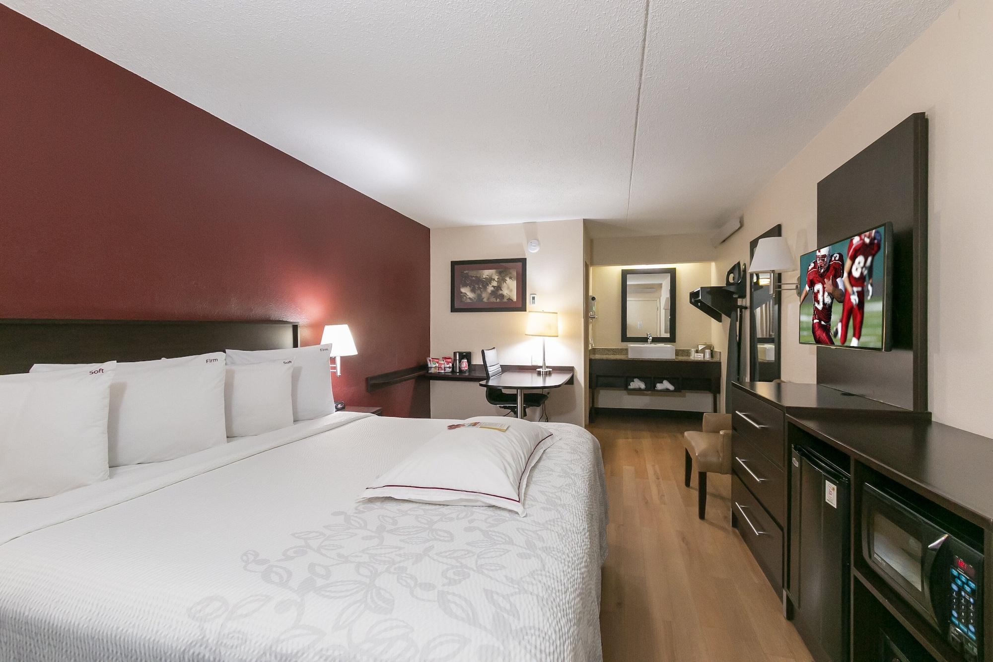Red Roof Inn Plus+ Wilmington - Newark Кристиана Экстерьер фото