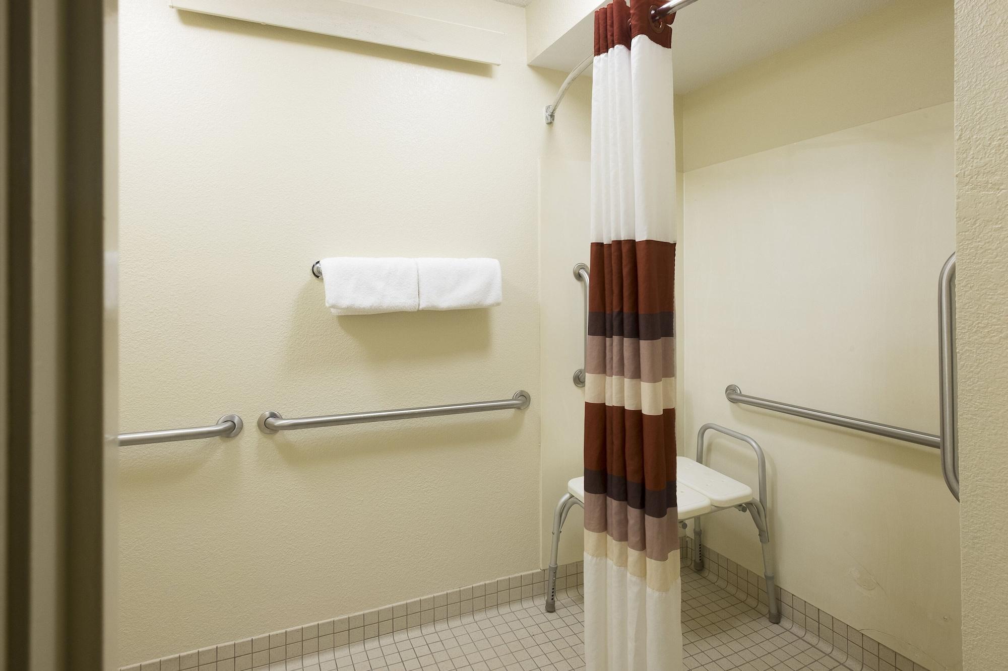 Red Roof Inn Plus+ Wilmington - Newark Кристиана Экстерьер фото