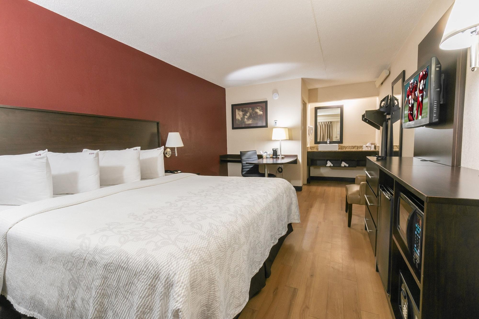 Red Roof Inn Plus+ Wilmington - Newark Кристиана Экстерьер фото