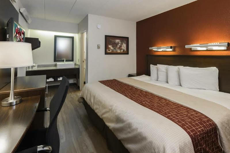 Red Roof Inn Plus+ Wilmington - Newark Кристиана Экстерьер фото